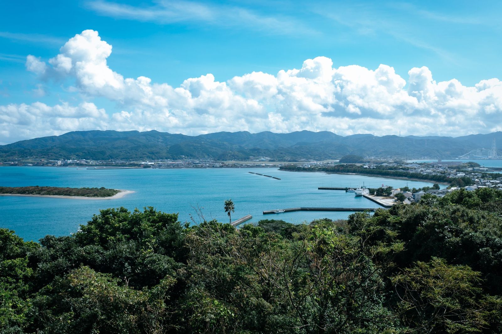 苓北町・富岡城から望む巴湾（写真：天草れいほく観光協会）